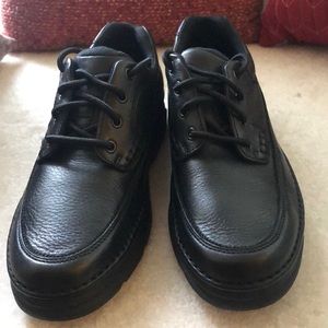 Bass black leather men’s lace up walking shoes. Never worn. Size 9.5.